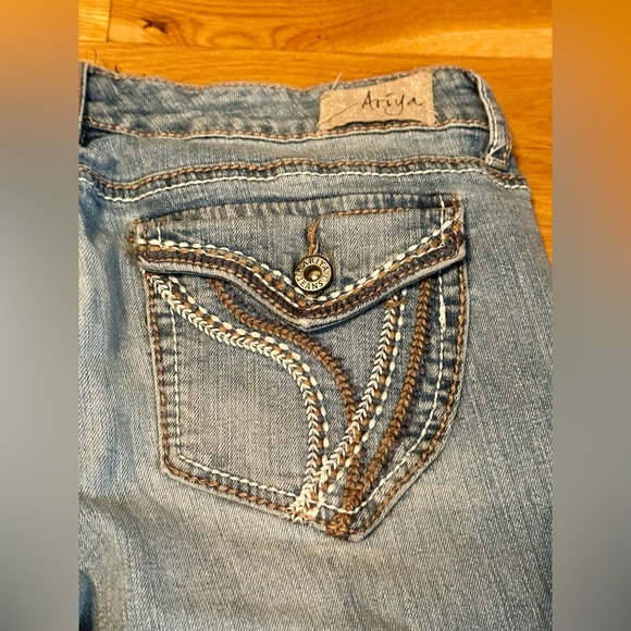 Ariya Distressed Bootcut Embroider Denim Jeans Size 11/12 - Picture 8 of 11